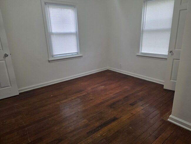 Building Photo - Updated 4-Bedroom, 1-Bathroom Home with Garage & Basement – $1,425/Month | Accepting Section 8