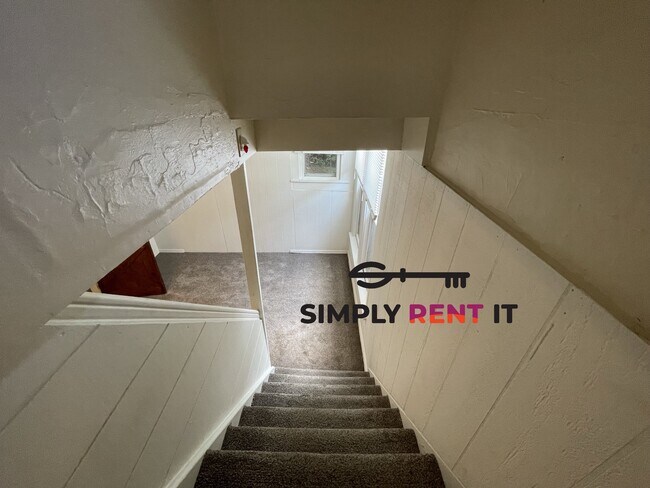 Building Photo - 6 Bed House or 2 and 3 Bedroom Duplex on C...