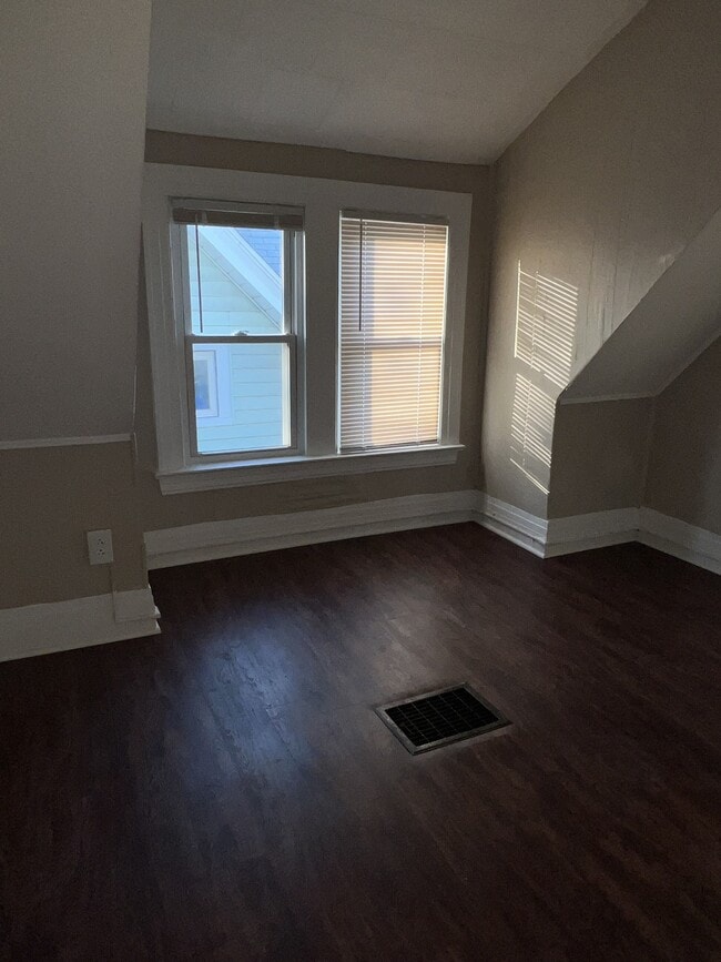 Building Photo - 367 Hawley St