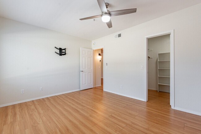 Building Photo - Chandler's Best-Kept Secret: Spacious Cond...