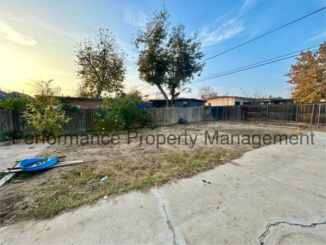 Building Photo - Charming 3 Bed/2 Bath Home w/ MIL Suite an...