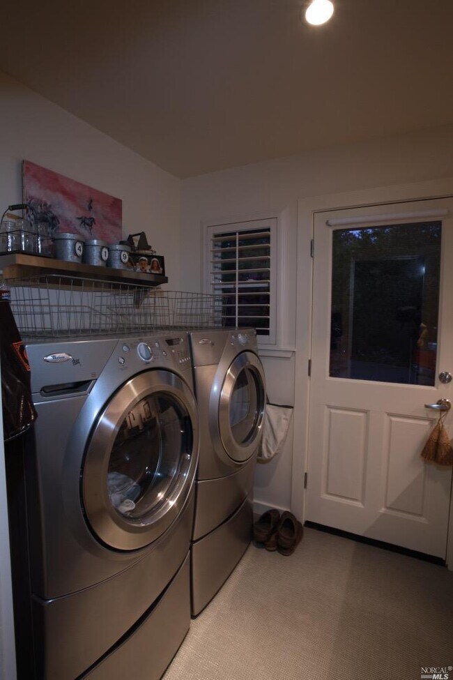 Building Photo - 419 Dry Creek Rd