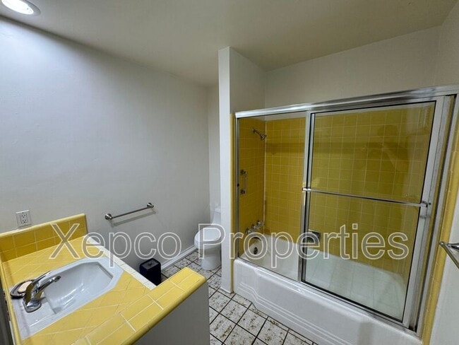 Building Photo - 430 Avenida Ortega