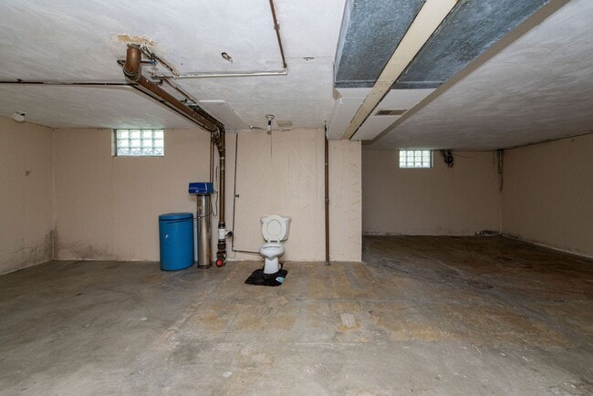 Building Photo - WESTWOOD-4 BEDROOM 2 BATH WITH OPEN FLOOR ...