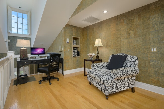 Building Photo - 981 Longboat Club Rd