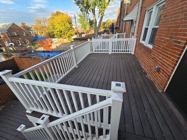 Building Photo - 4 Bedrooms 3 Bathrooms