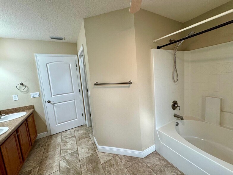 Building Photo - 6074 Serene Pl