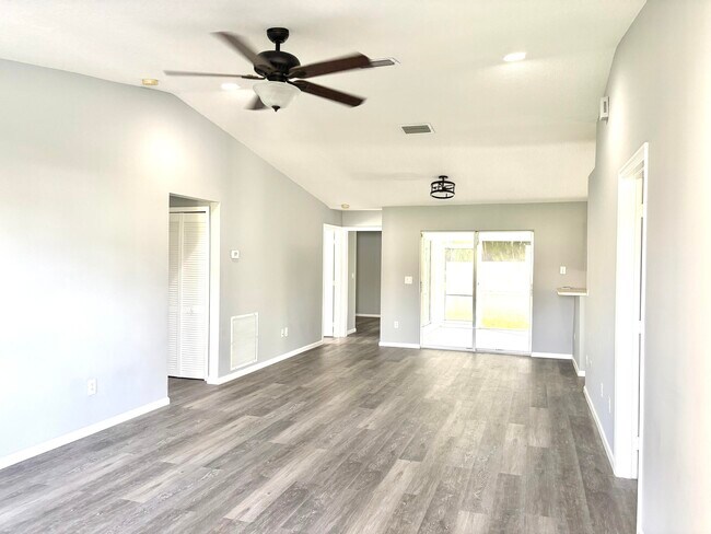 Building Photo - 2872 SW Fluvia St