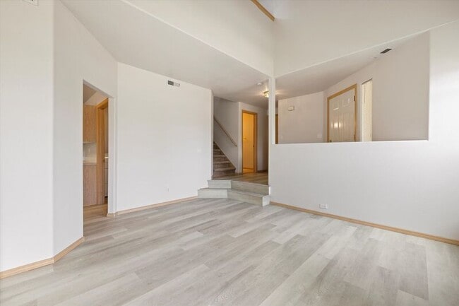 Building Photo - 423 Columbia Point Dr