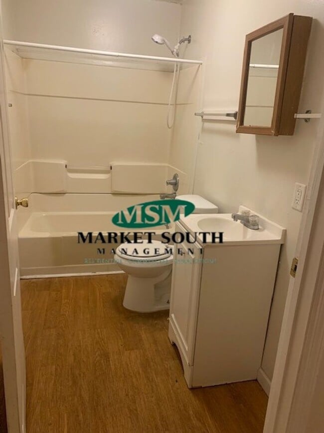 Building Photo - *APPLICATION PENDING!* CONVENIENT   LOCATI...