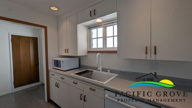 Building Photo - Charming New Monterey Home with Bay Views with all utilities included