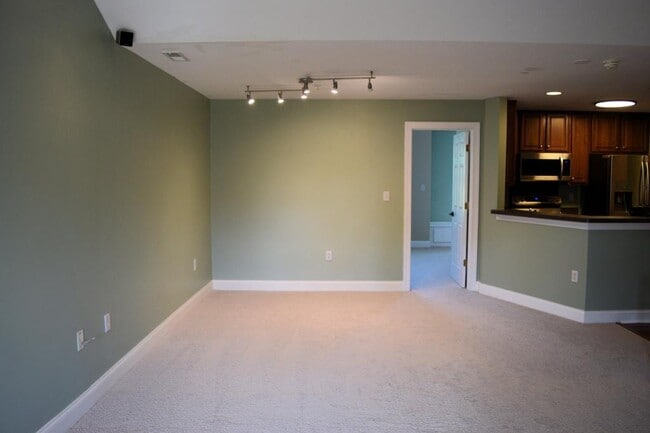 Building Photo - 6321 Park Creek Dr