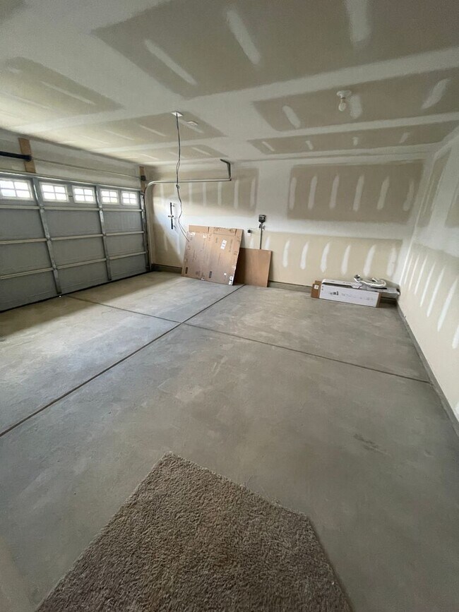 Building Photo - 3 bedroom home in Lexington area! Available in June