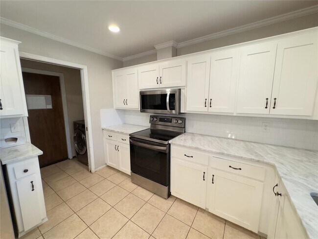 Building Photo - 408 Little Chisholm Cir