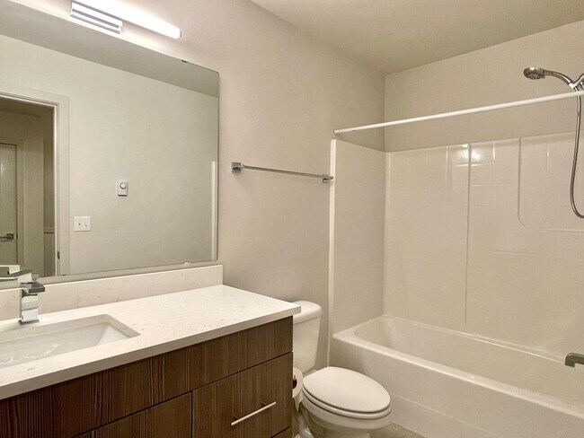 Building Photo - Great TownHome For Rent