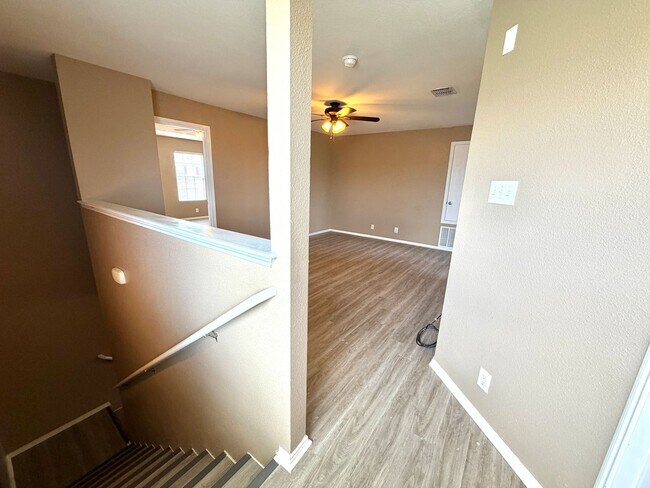 Building Photo - Spacious 3 Bedroom Home with Loft in Bulverde Village