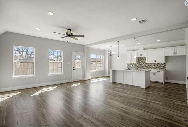 Building Photo - 9815 Bamboo Rd