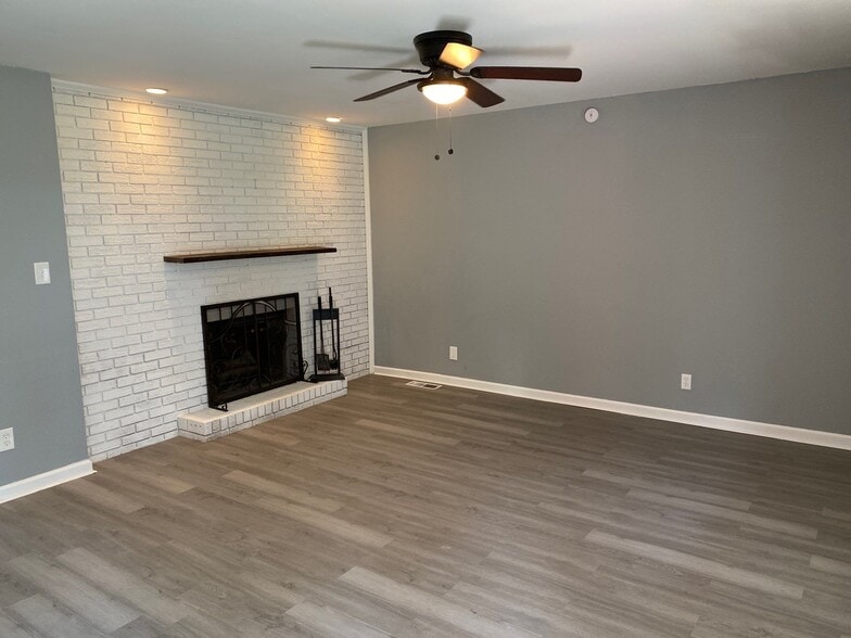 Building Photo - 87 Hillshire Dr