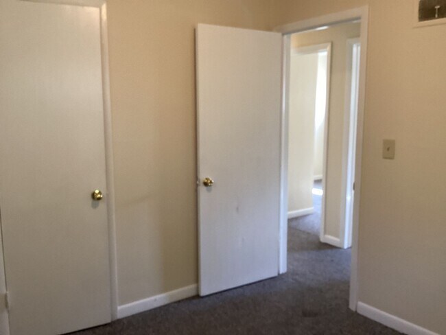 Building Photo - 7122-7124 W. Silver Spring Dr.