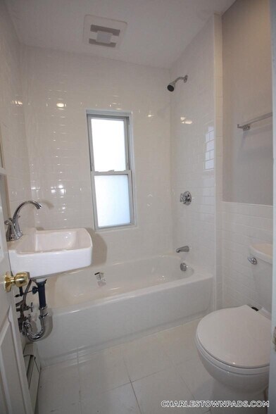 Building Photo - 12 Albion Pl