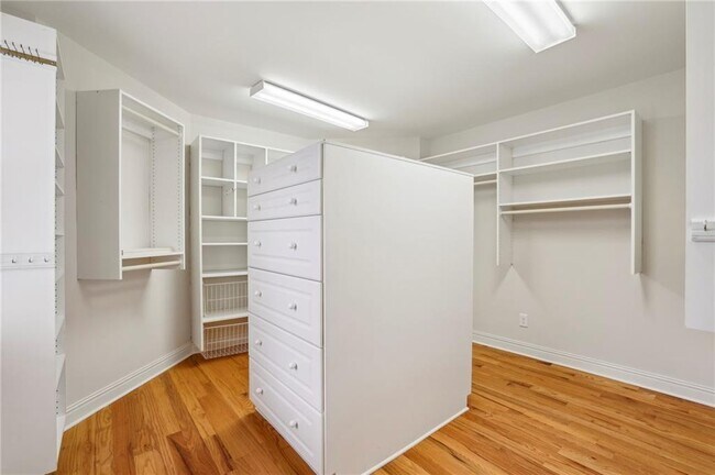 Building Photo - 2503 Regency Lake Dr