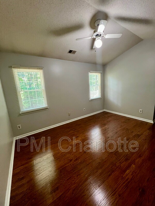 Building Photo - 10504 Grassy Plain Ct