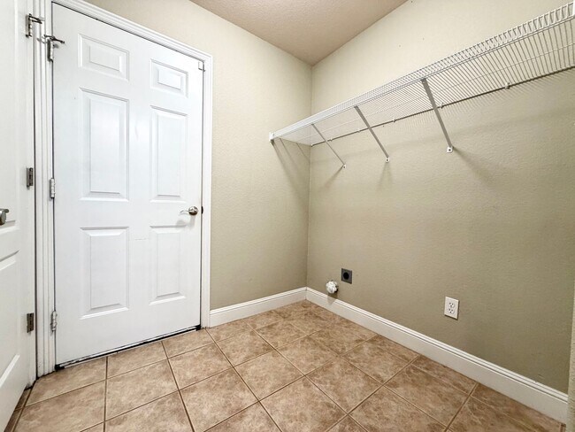 Building Photo - ***501 Bonanza Street***