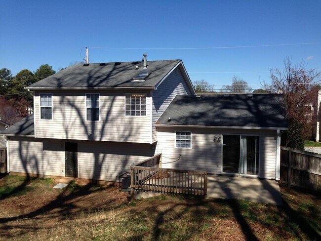 Building Photo - 2110 Lown Farm Ln