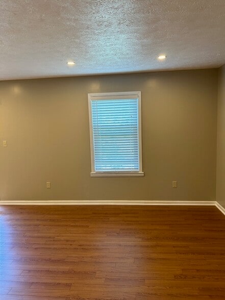 Living room and Dinning room combo 24 x 14 - 115 Villa Dr