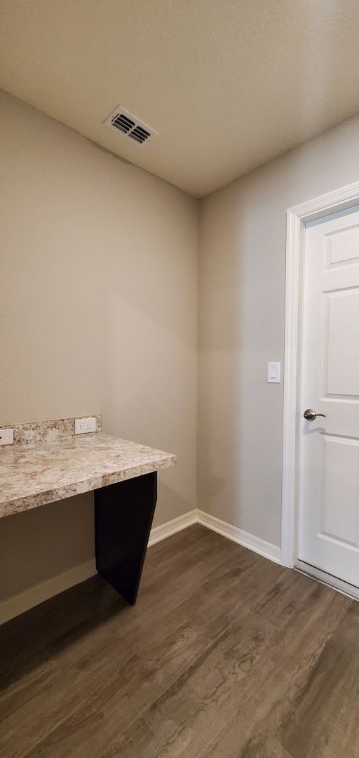 Building Photo - Like NEW!!! 4-Bedroom, 2-Bathroom in Villa...