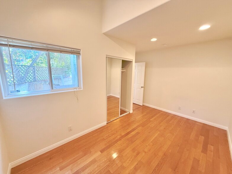 Building Photo - 1306 Electric Ave