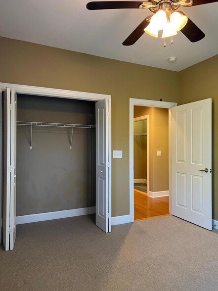 Building Photo - 38 Haven Cir