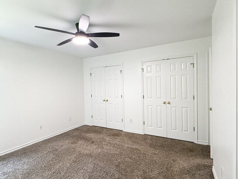 Building Photo - 2902 Kestrel Dr