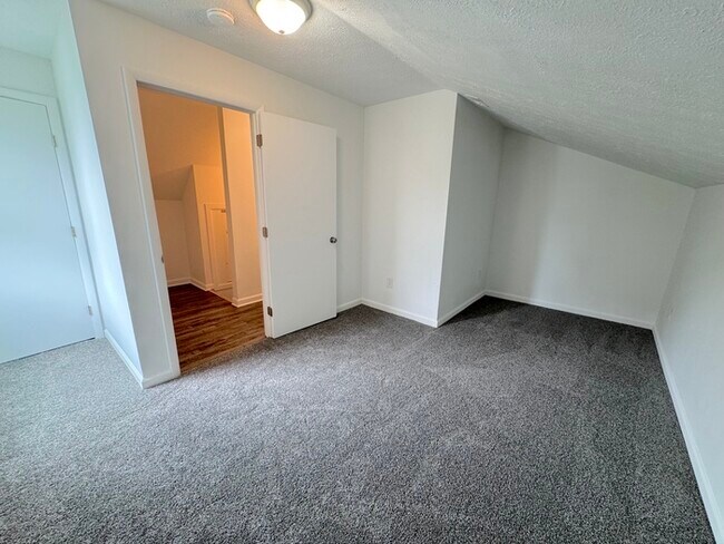 Building Photo - CHARMING 4-BEDROOM, 2-BATH COTTAGE-STYLE HOME IN HAMPTON, VA!