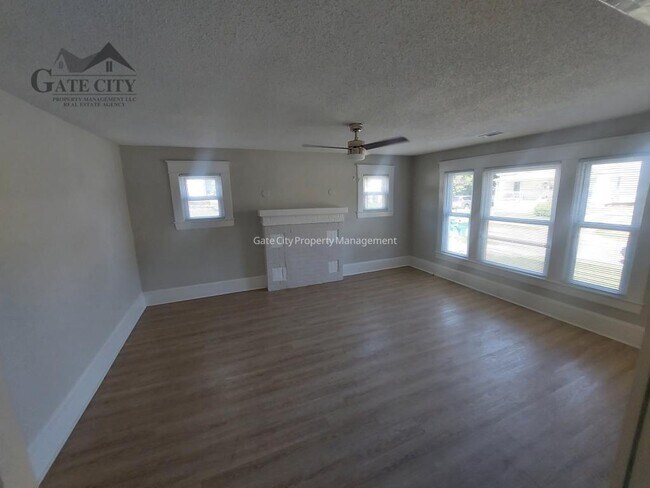 Building Photo - 1105 Adams St