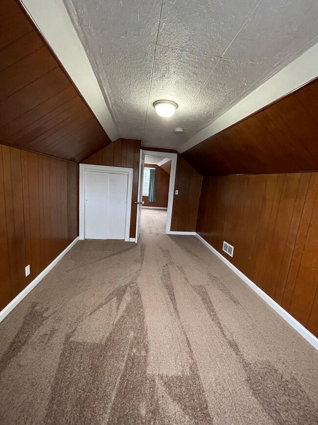 Building Photo - Renovated 3 Bed, 2 Bath House with Large Yard