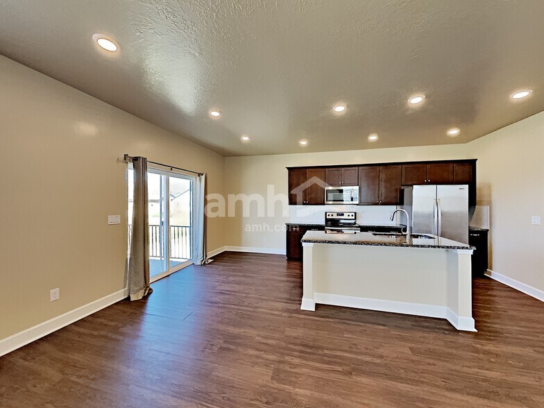 Building Photo - 2281 E Tumbleweed Rd