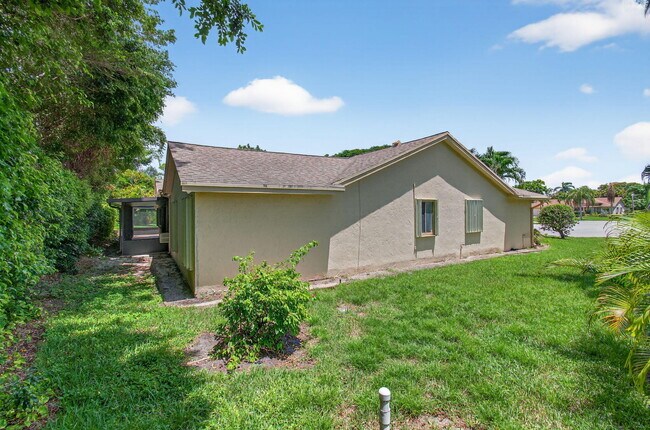 Building Photo - 2925 Riviera Dr