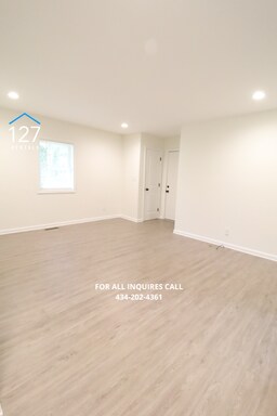 Building Photo - 2-Bedroom Duplex with In-Unit Laundry & Lawn Care Included!