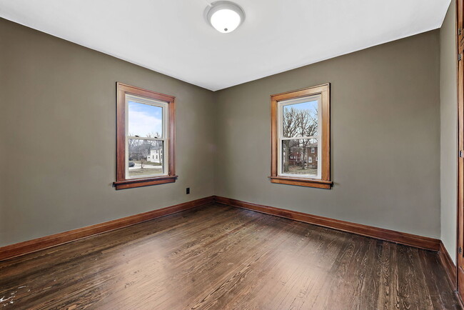 Building Photo - 544 S Schuyler Ave