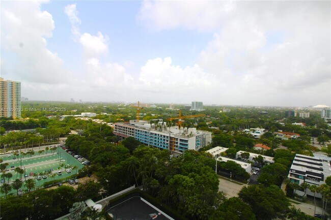 Building Photo - 2101 Brickell Ave