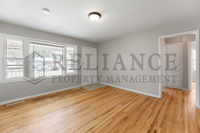 Building Photo - 1515 E Jump St