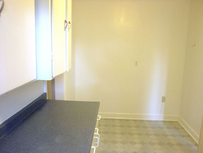 Building Photo - 8206 Greenwood Ave