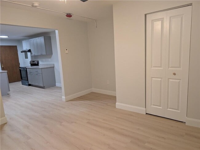 Building Photo - 420 Woodward Rd