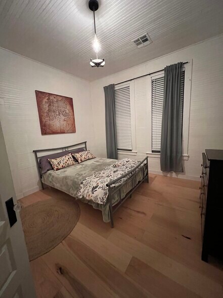 Building Photo - 1512 E 18th Ave