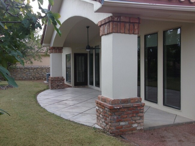 Building Photo - 6284 Wildwood Ct