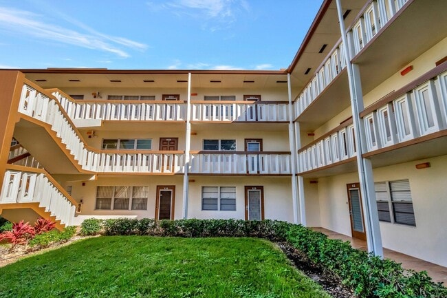 Building Photo - 116 Mansfield C