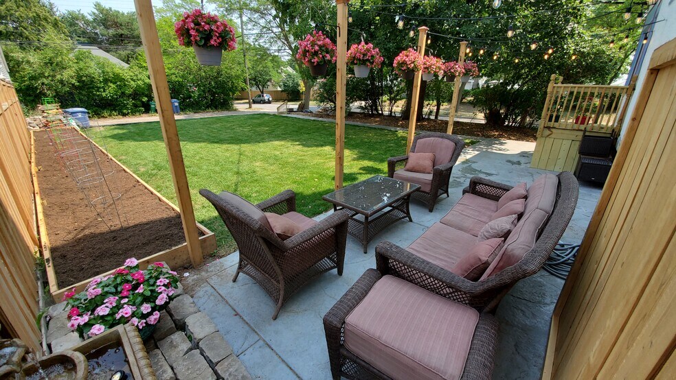 Back Patio - 1400 N Girard Ave N