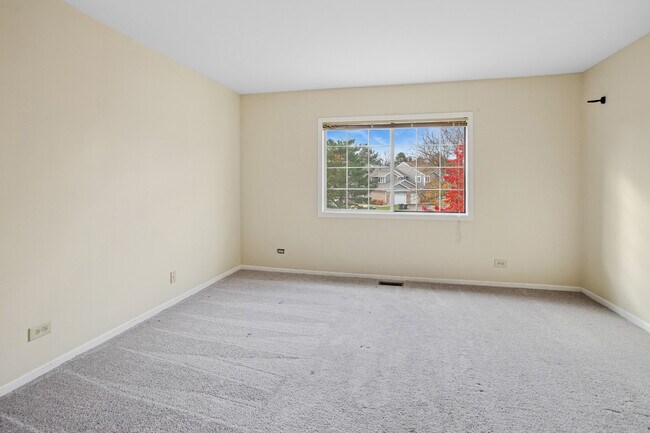 Building Photo - 1252 S Parkside Dr