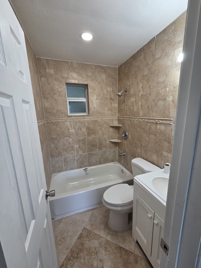 Building Photo - 5720 Cleveland St